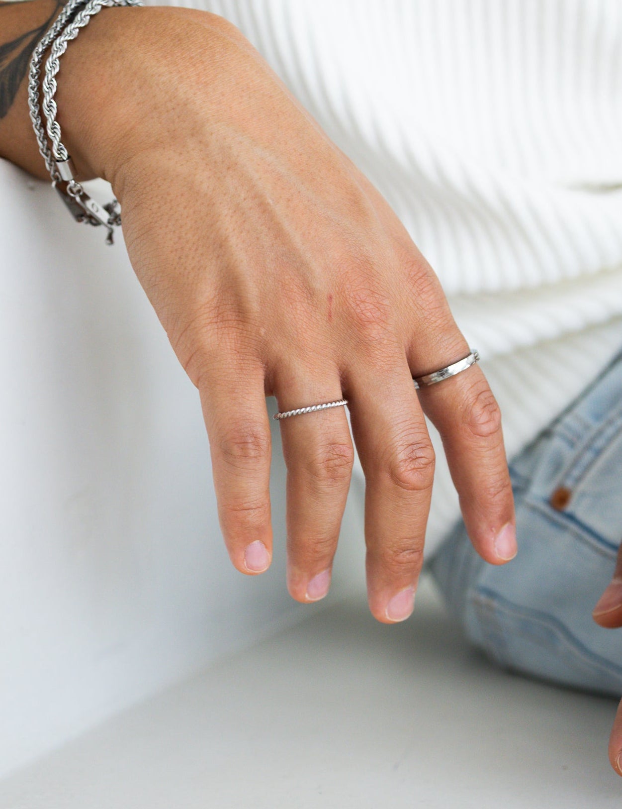 Ring || Jetzt Kombinieren || Das Model trägt zusätzlich das Rope 5mm und das Snake 3mm - Armband.