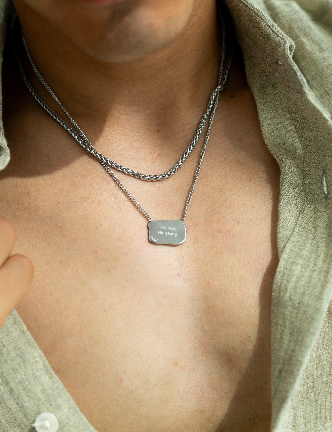 Kette || Jetzt Kombinieren || Das Model trägt die No Risk No Story Kette und die Snake 5mm Kette.