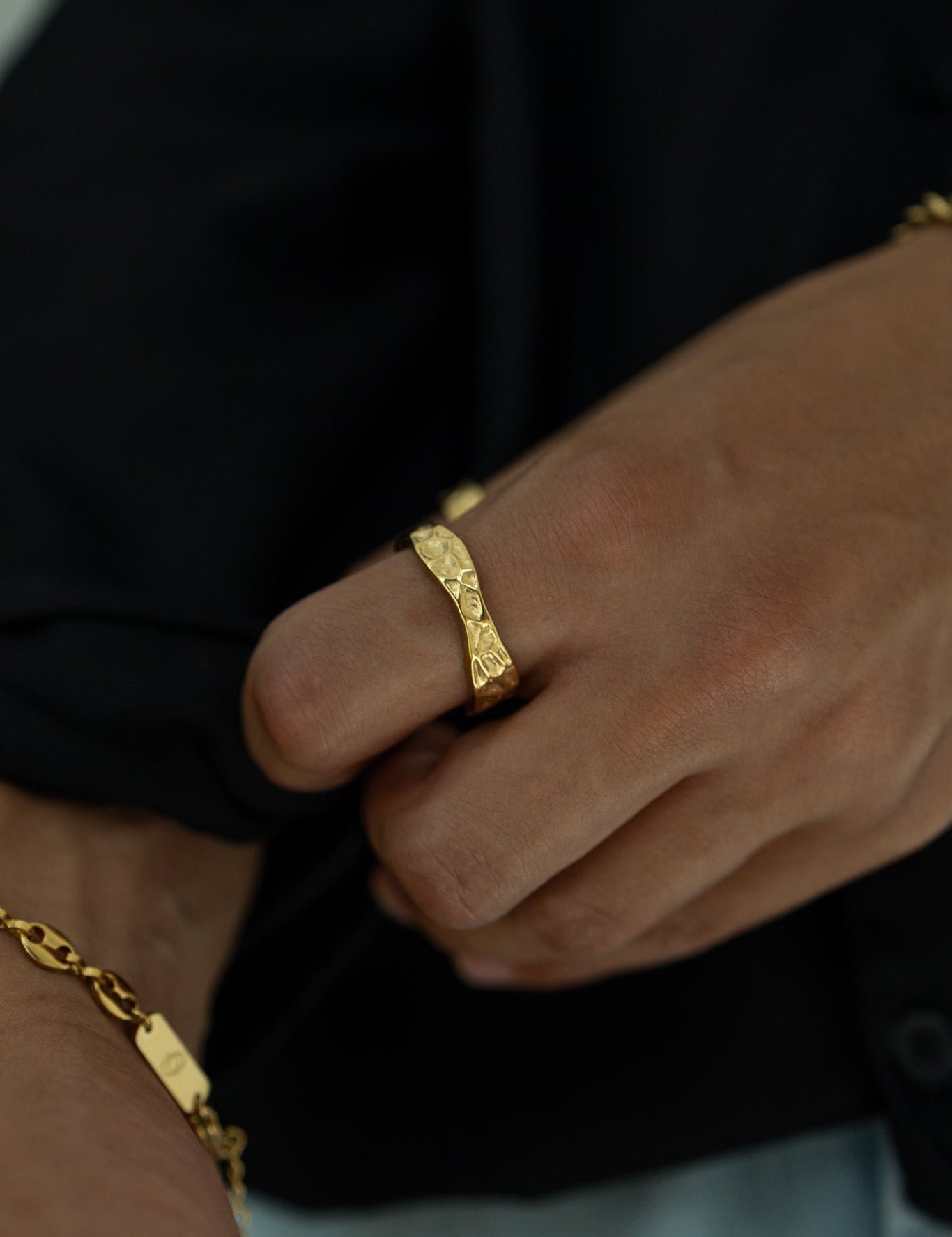 Hiveiro Ring - Gold