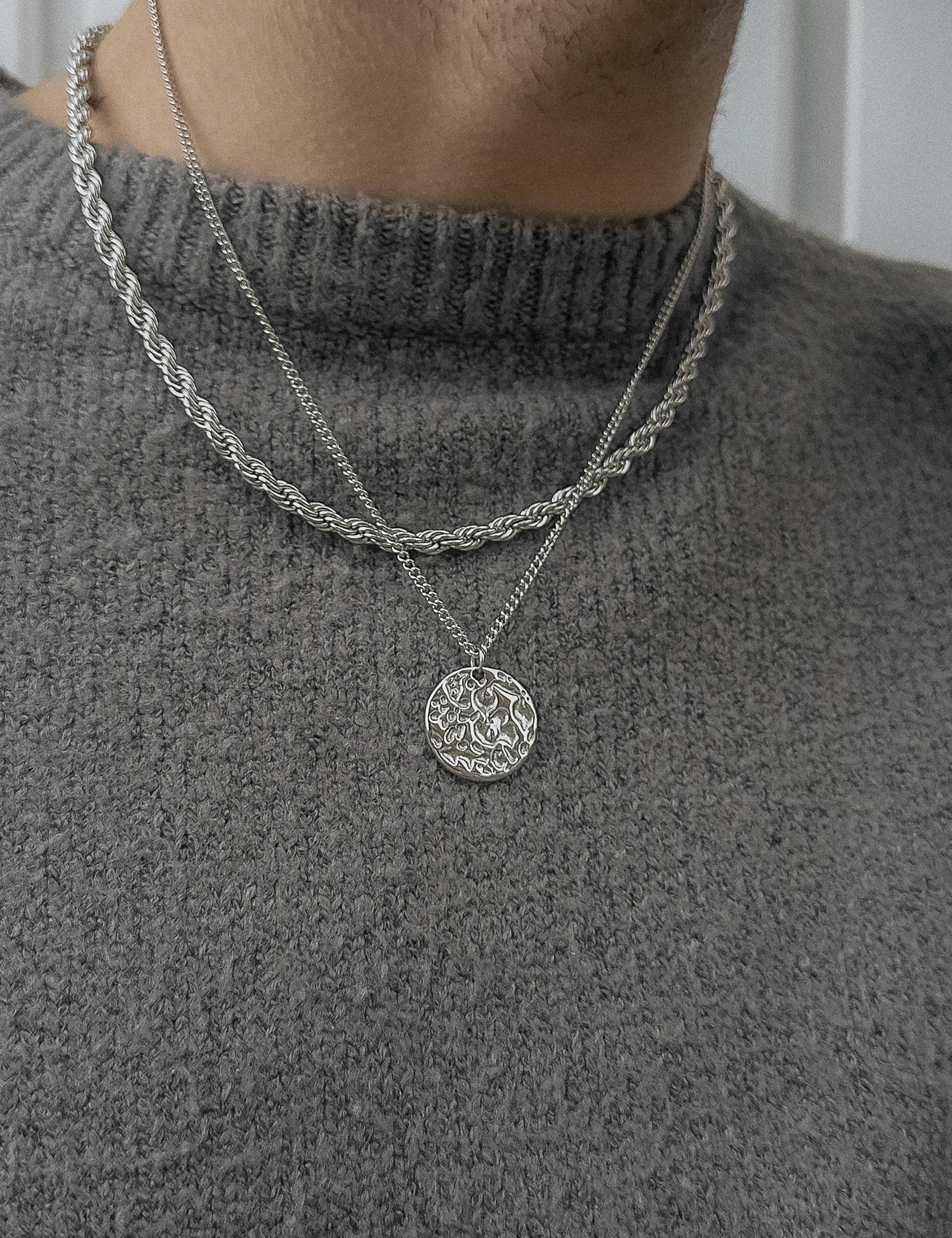 Kette || Jetzt Kombinieren || Das Model trägt die Napoli Kette und die Rope 5mm Kette.