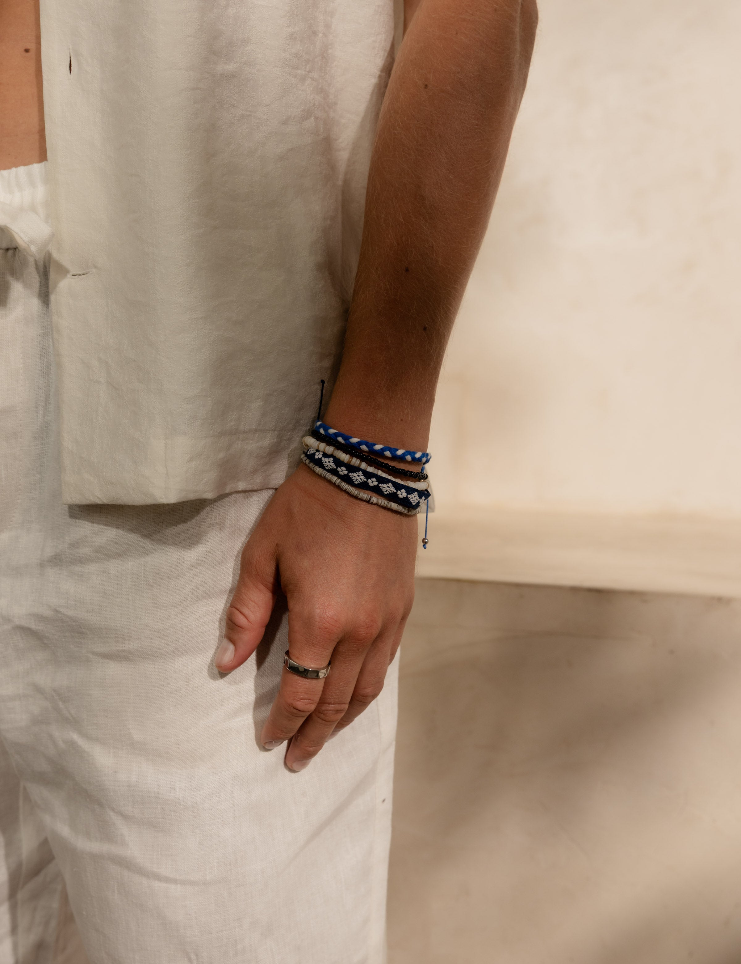 Armband || || One Size – individuell größenverstellbar.