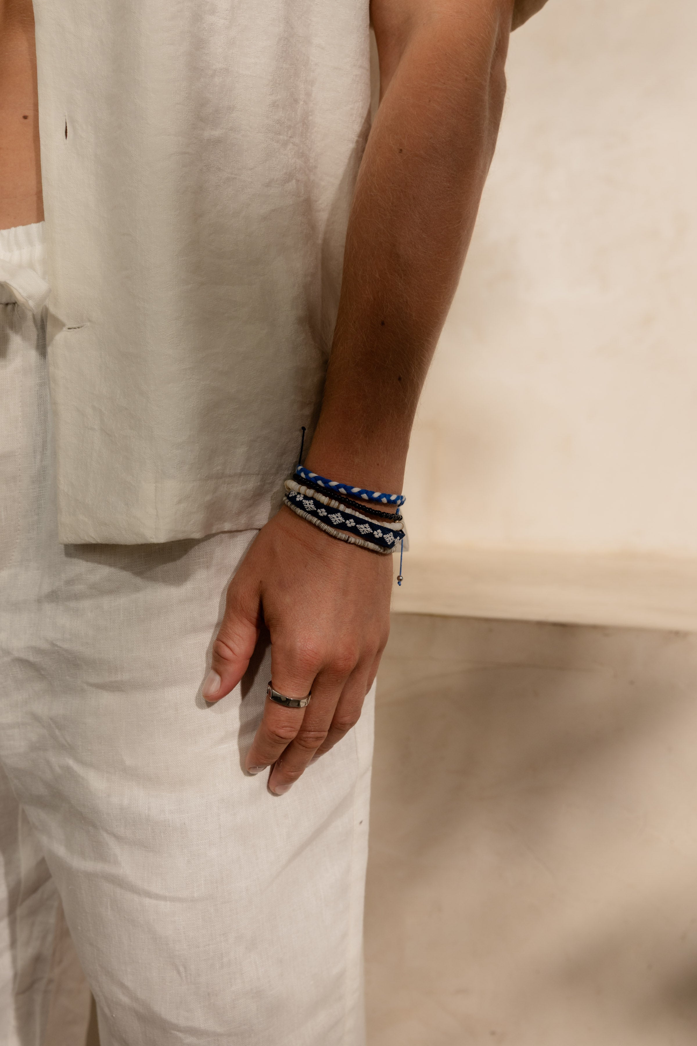 Armband || || One Size – individuell größenverstellbar.